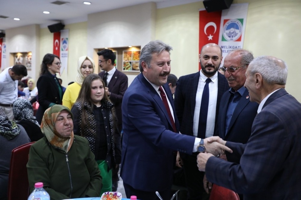 “Mahalle Muhtarları; Hizmet, Yatırım ve Gönül Belediyeciliği sofrasında”