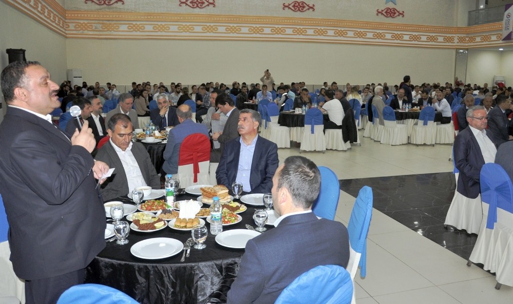 Dicle Elektrik çalışanlarını geleneksel iftarda buluşturdu