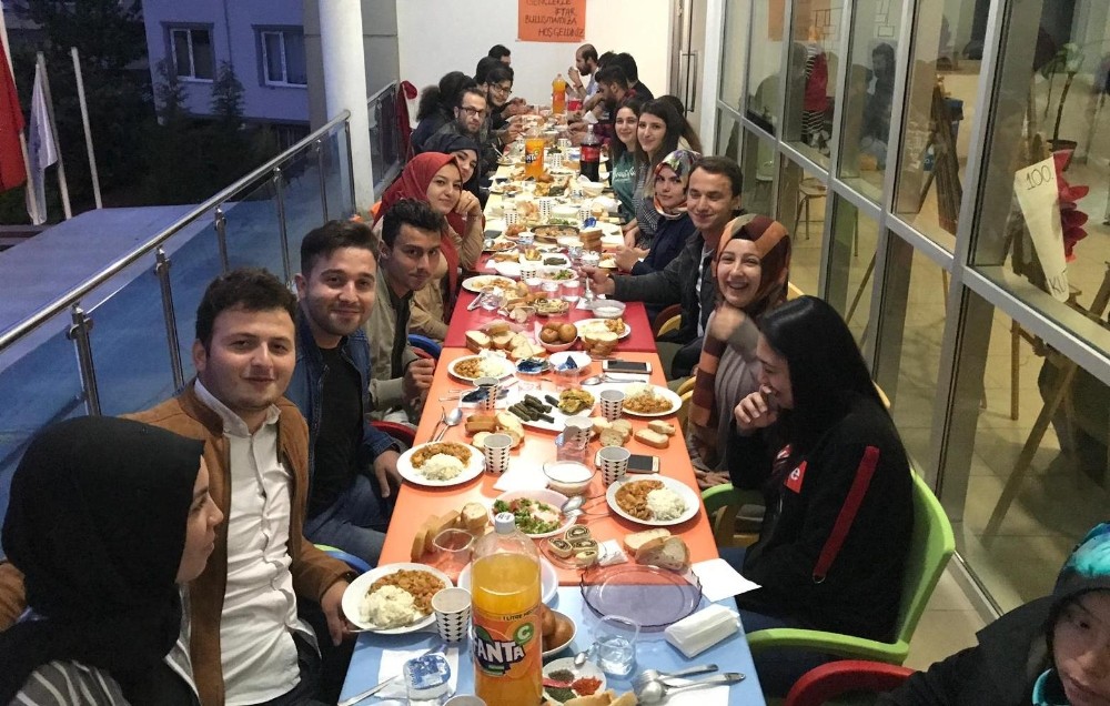 Fatsa Gençlik Merkezi Müdürlüğü'nde Gençler iftarda buluştu