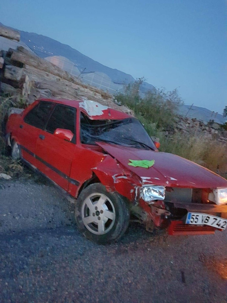 Antalya'nın Kaş ilçesinde Otomobil ile motosiklet çarpıştı: 1 yaralı