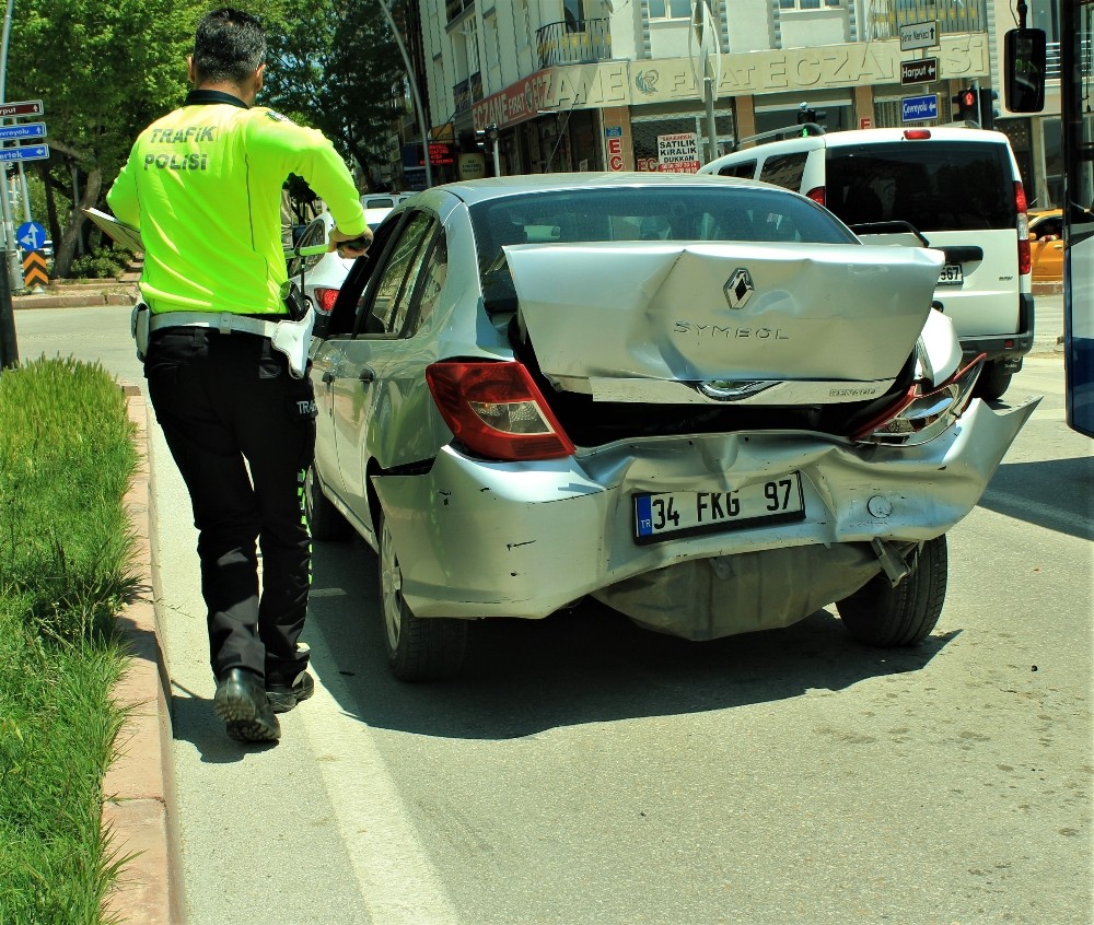 Elazığ merkeze bağlı Rızaiye Mahallesine trafik kazası