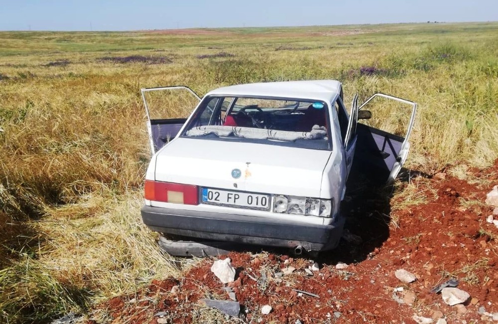 Şanlıurfa'nın Birecik ilçesinde otomobilin şarampole devrildi: 7 yaralı