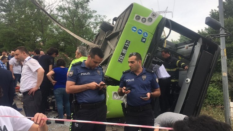 Halk otobüsü kaza yaptı: Yaralılar var!