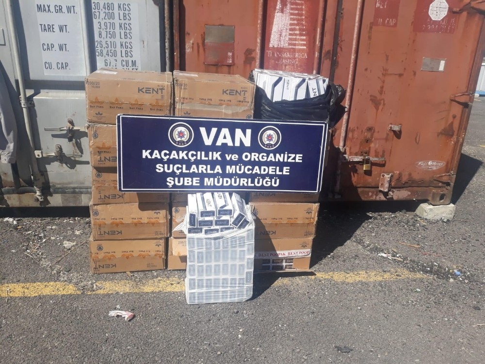 Van-Özalp karayolunda 8 bin paket kaçak sigara ele geçirildi