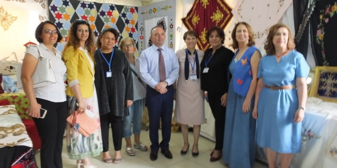 Burhaniye’de sergi açılışında İstiklal Marşı’nı işaret dili ile okudular