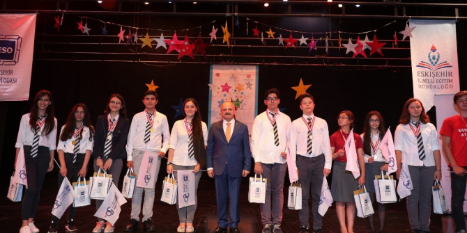 Ulusal ve uluslararası yarışmalarda dereceye giren öğrencilere ödül verildi