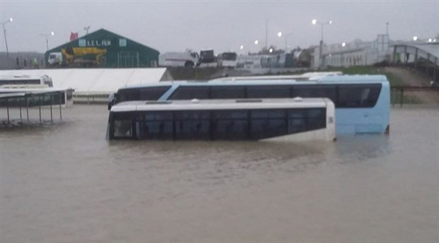 Meteoroloji uyardı: sel, su baskını, yıldırım düşmesi, heyelan, dolu