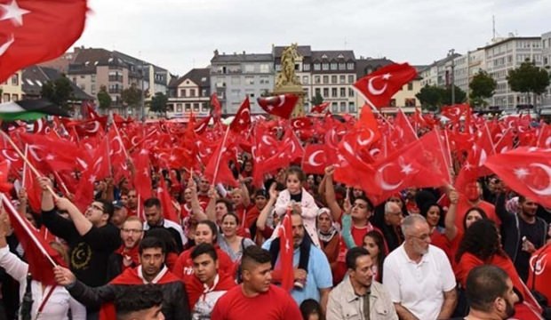 Hollanda Türkler'e karşı yasa hazırlığı içerisinde!