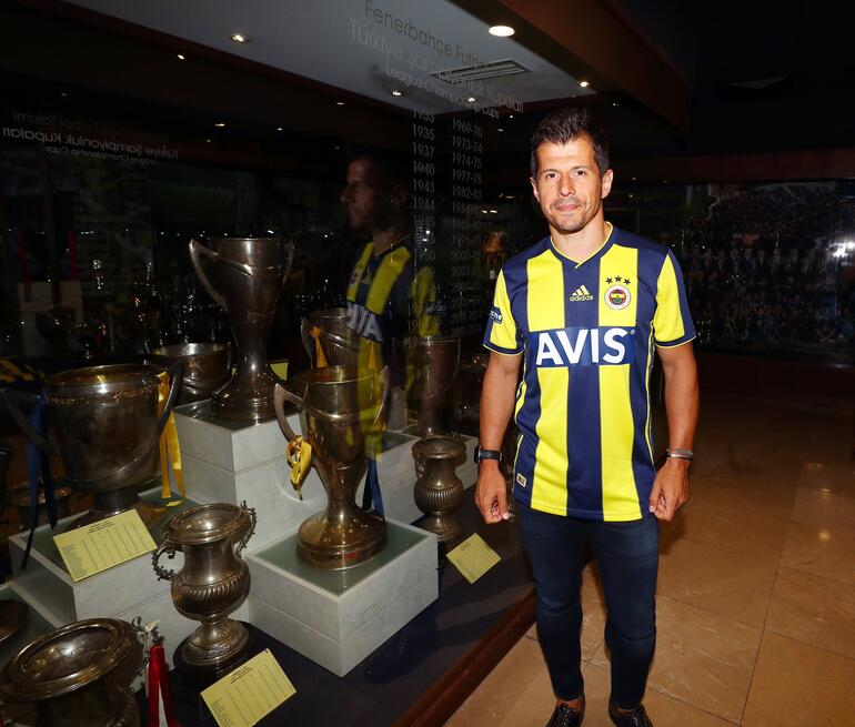 Emre Belözoğlu artık resmen Fenerli!