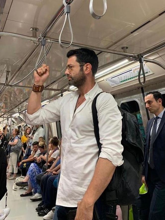 Keremcem sete yetişmek için metro kullandı