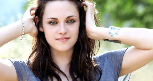 Kristen Stewart bikinisiz görüntülendi |Kristen Stewart sansürsüz