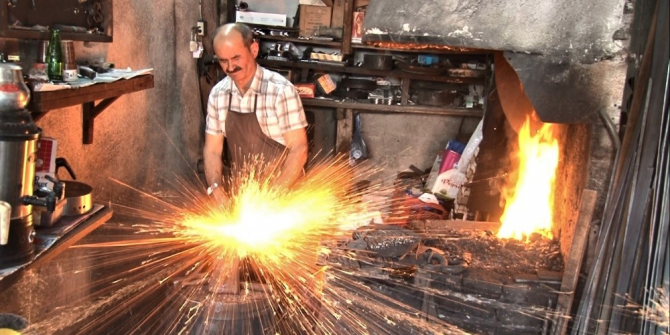 223 yıllık demirciler arastasında 41 yıldır tarihi evlerin kilitlerini yapıyor