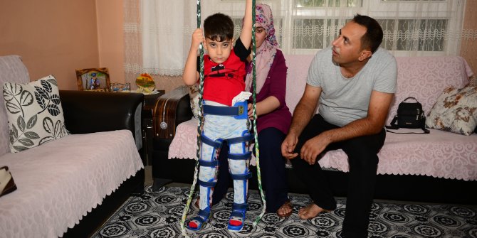 Küçük Zeydan tekerlekli sandalye bekliyor