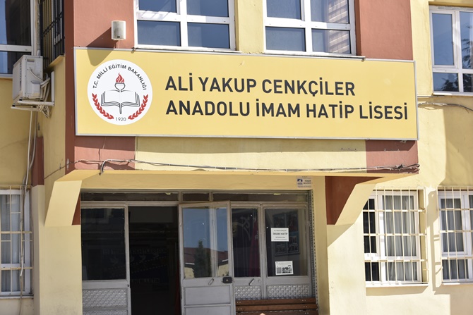 Pendik'te okul duvarları sağlamlaştırılıyor