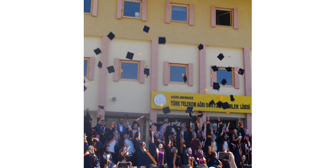 Ağrı’daki başarılı lisede 21 öğrenci Hukuk Fakültesini kazandı