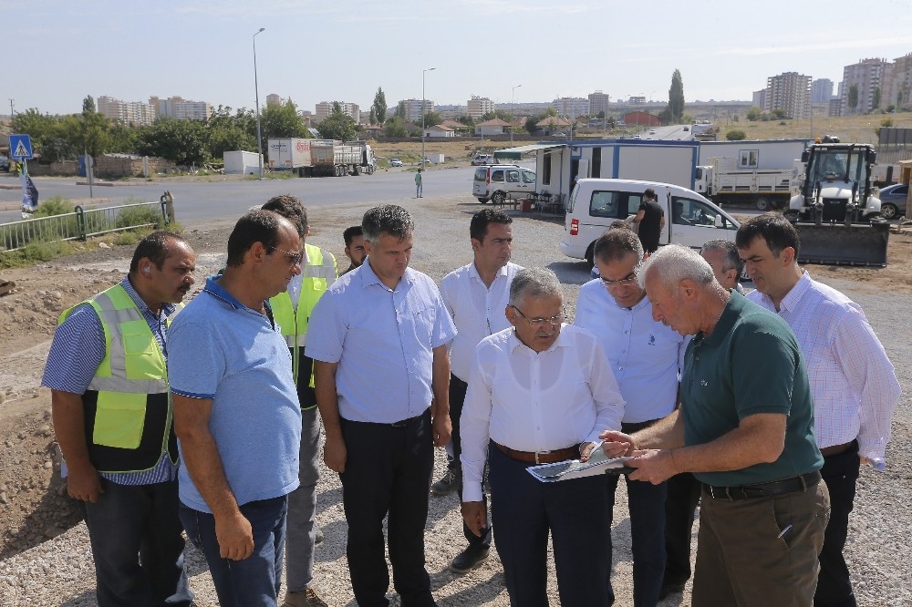 Başkan Büyükkılıç, Kertmeler Kavşağı’nda yapılan köprü ve kavşak düzenleme çalışmalarını İnceledi