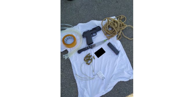 Eşi 'Öldürmeye geliyor' diye ihbar etti, otobüste tabanca ve bıçakla yakalandı