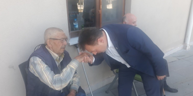 AK Parti Çanakkale Merkez İlçe teşkilatından yaşlılara ziyaret