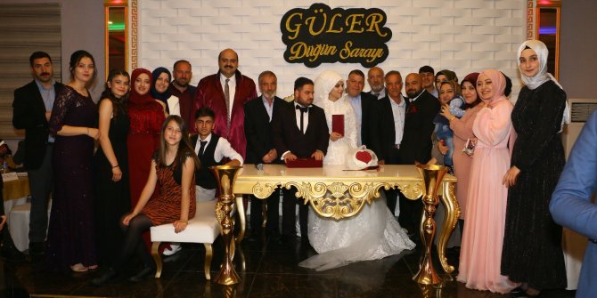 Engelleri aşıp, evlendiler