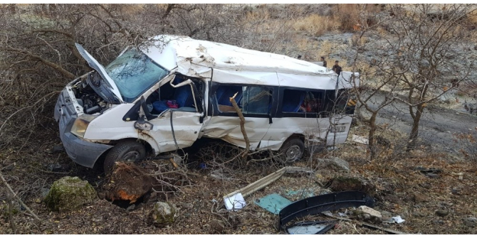 Öğrenci servisi şarampole yuvarlandı: 2 ölü, 11 yaralı