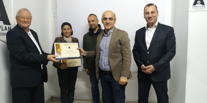 Evren Law ve John Law, Adanalı fotoğraf severlerle Arka Plan’da buluştu