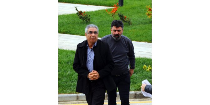 Defalarca bıçaklayarak öldürdü