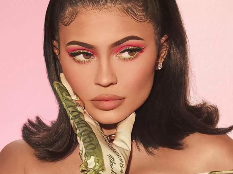 Kylie Jenner 2019’u yatak pozları ile uğurladı