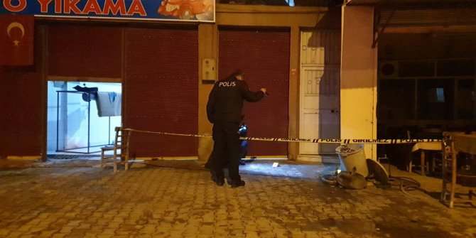 Evinin önünde tabancayla vurularak yaralandı