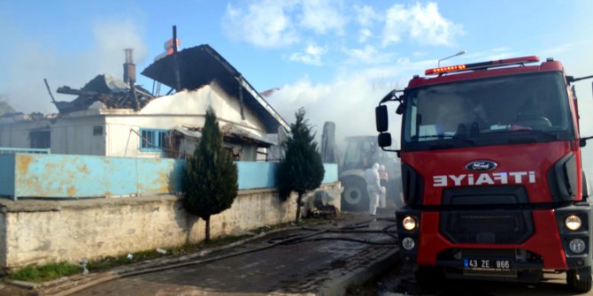Ailesi hastanedeyken evinde çıkan yangında öldü