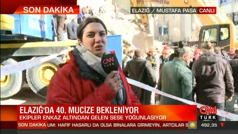 CNN TÜRK muhabiri Fulya Öztürk anlatımı sırasında gözyaşlarına hakim olamadı