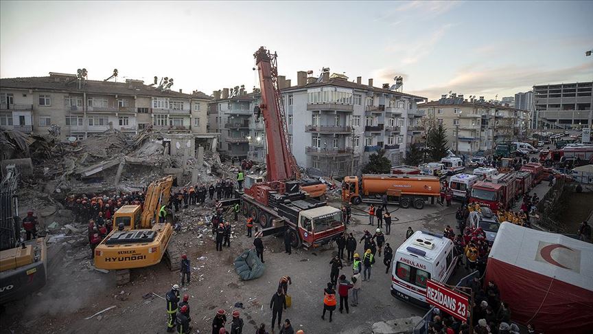 AFAD'dan Elazığ depremi açıklaması: 39 ölü,bin 607 yaralı