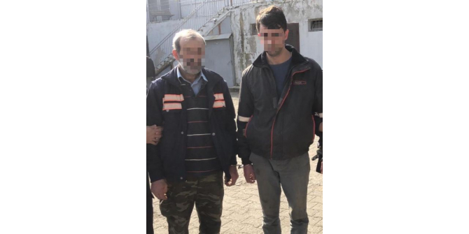 Askeriyeden 2 ton demir çalarken yakalandılar