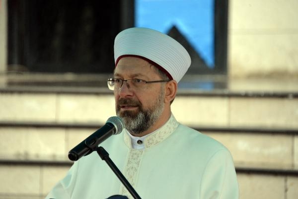 Diyanet İşleri Başkanı Ali Erbaş tepki gösterdi: Ahlak olmayınca böyle oluyor