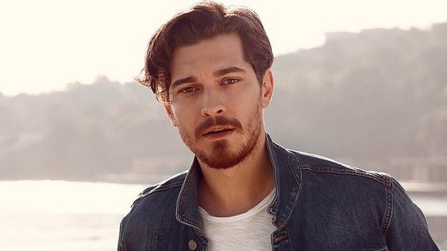 Çağatay Ulusoy Youtube'da şarkıcı oluyor