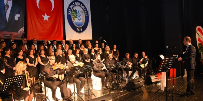 Salihli’de kış konseri mest etti