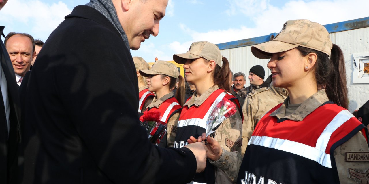 Bakan Soylu: Depremzedelere çelik konstrüksiyon evler yapacağız