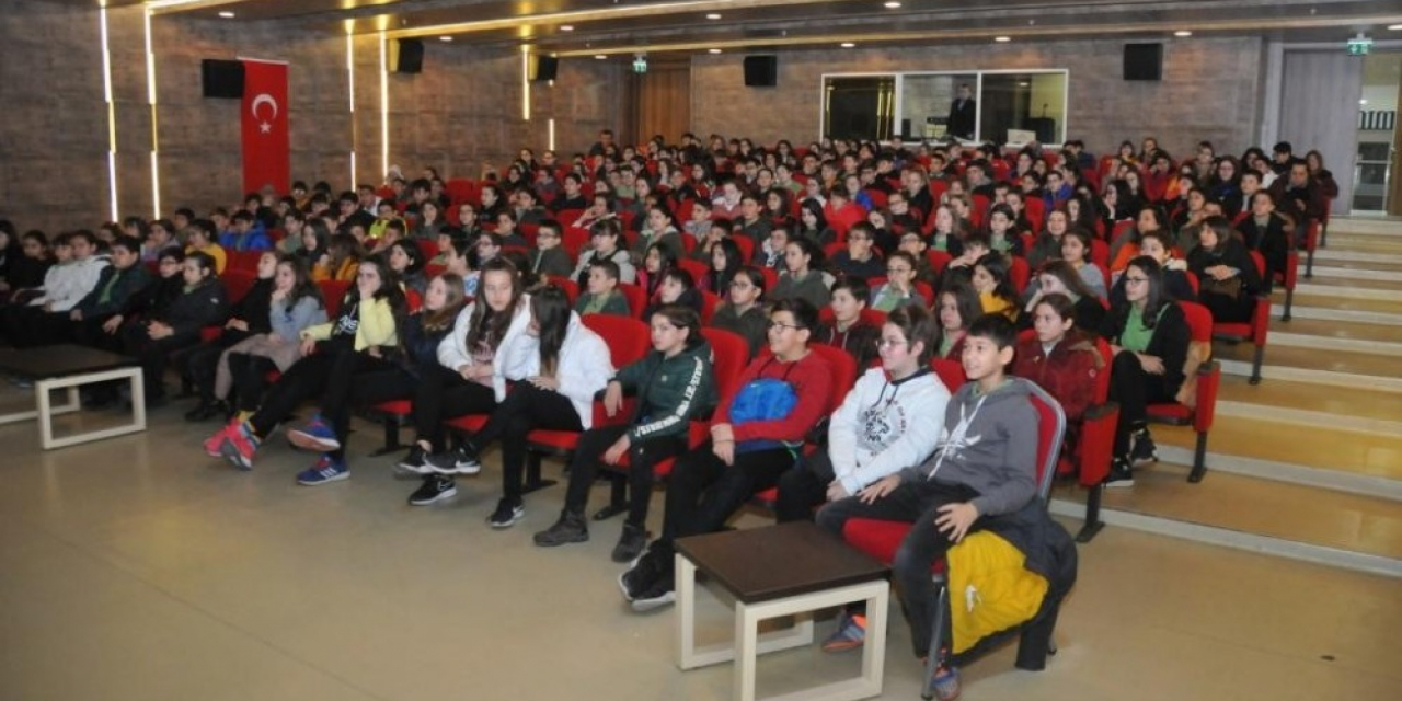 Gençler için teknoloji ve yapay zeka seminerleri başladı