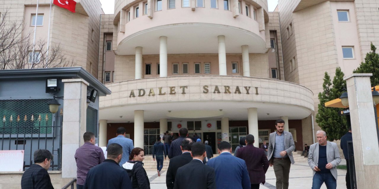 Şanlıurfa'da, terör soruşturmasında gözaltına alınan avukatlar adliyede