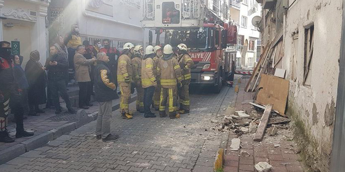 İstanbul/Aksaray'da bina çöktü, bir kişi ise enkaz altında kaldı