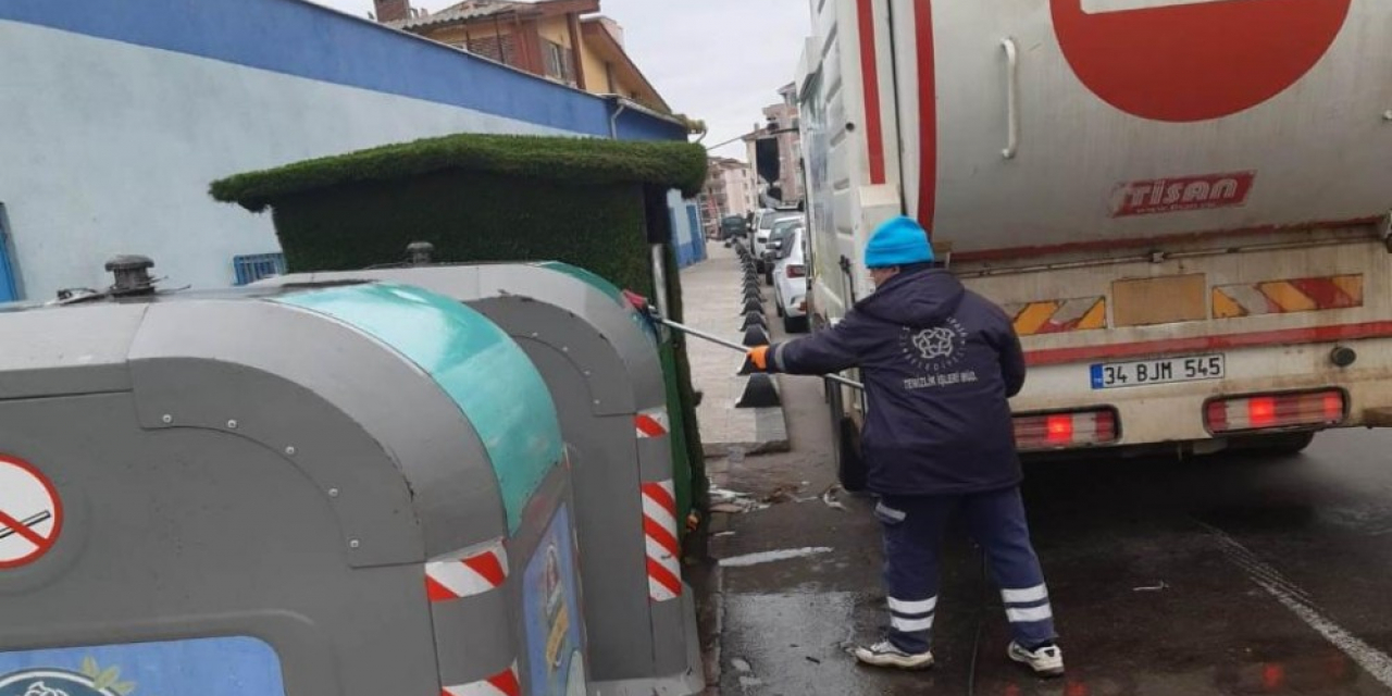 Çöp konteynerleri yıkanarak dezenfekte edildi