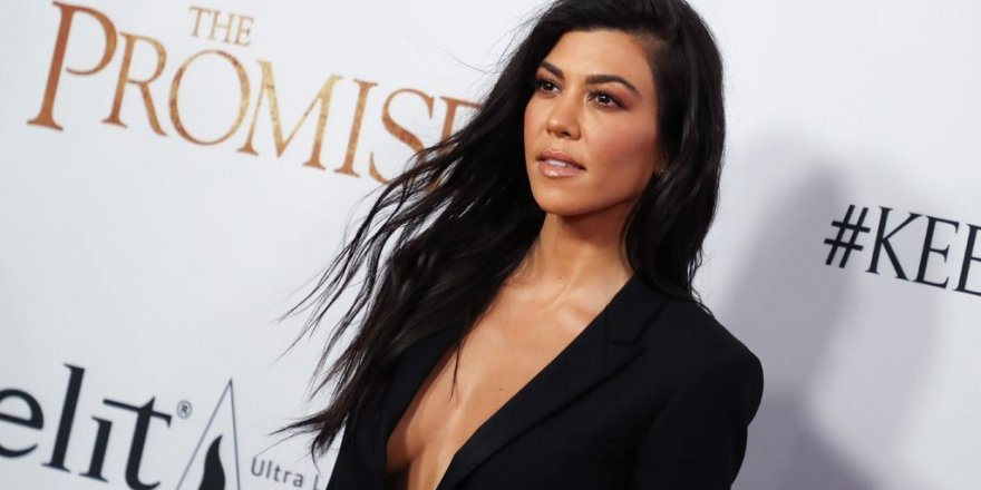 Kourtney Kardashian'ın seksi pozu olay oldu