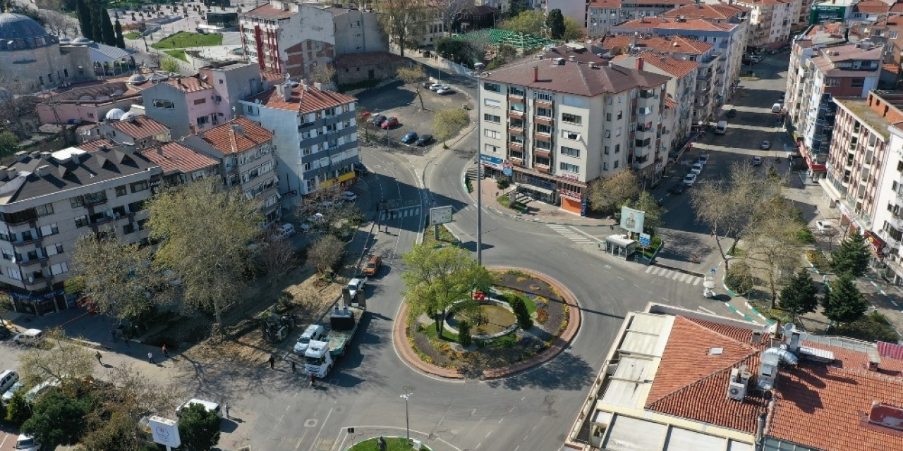 Cumhuriyet Meydanı sil baştan yenileniyor