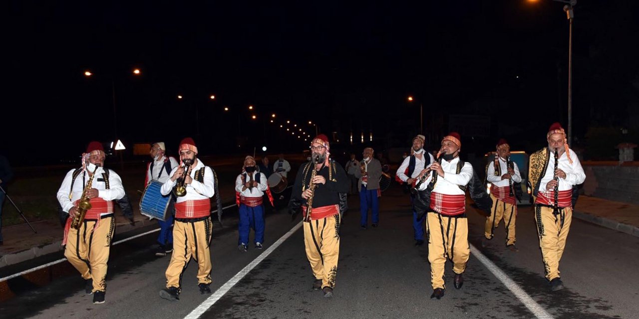 Tekirdağlılar sahura bandoyla kalktı