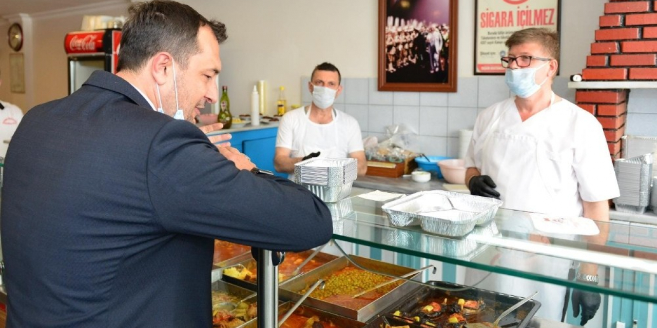 Başkan Yüksel, kepenk açan esnafın talep ve beklentileri dinledi