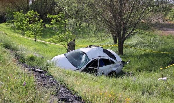 Sivas'ta otomobil şarampole yuvarlandı 2 ölü 2 yaralı