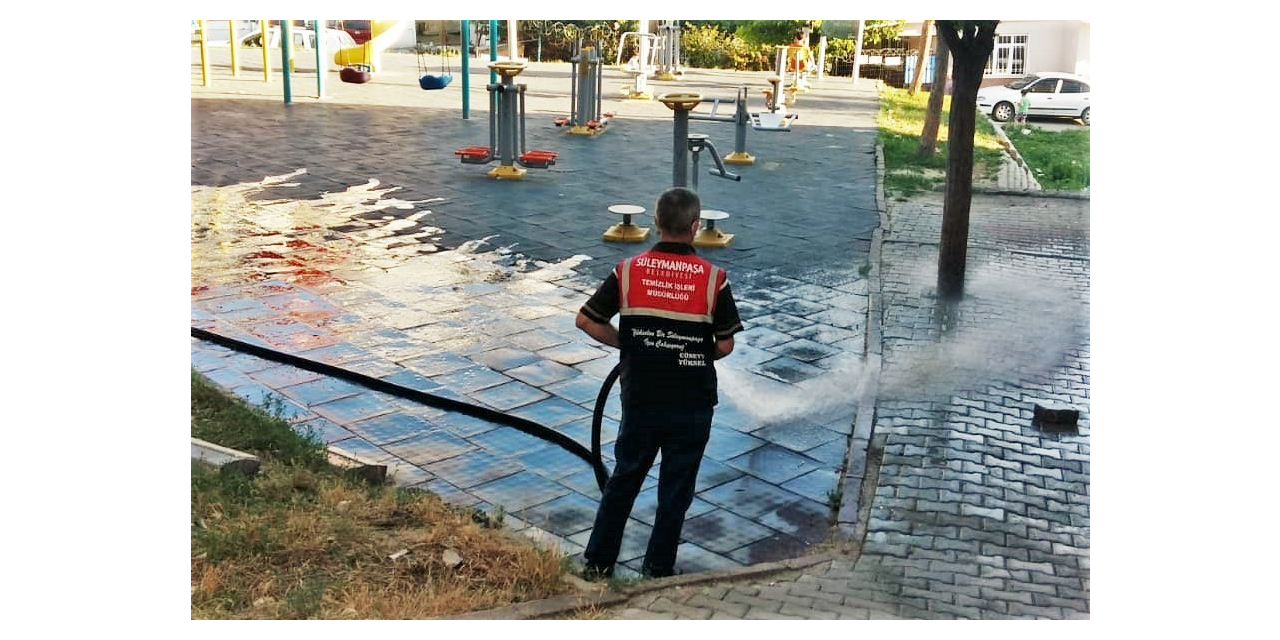 Çocuk parkları ve pasajlar özenle dezenfekte ediliyor