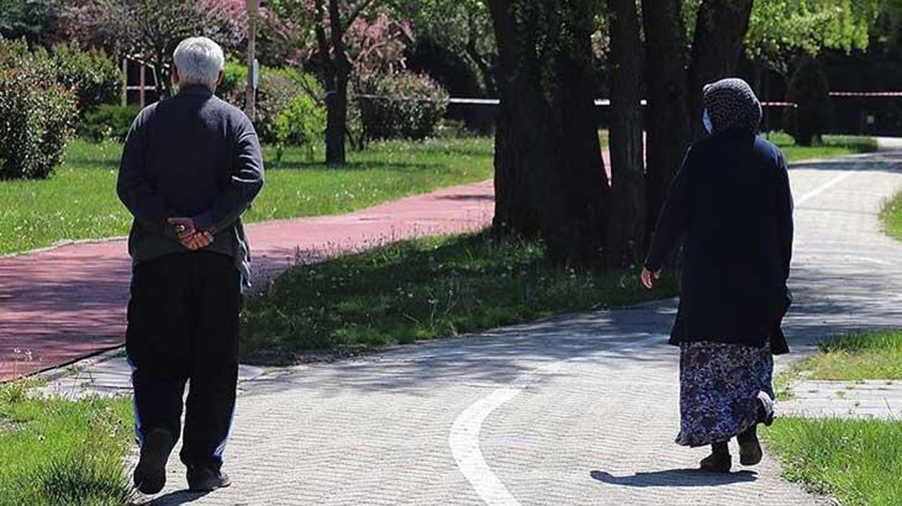 Balıkesir'de düğünlere ve 65 yaş üstü vatandaşlara kısıtlama getirildi