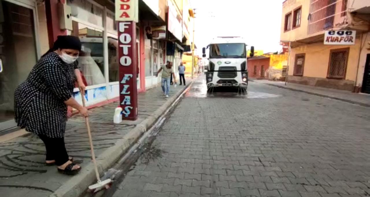 Cesedi kepçeyle çıkartılmıştı! Mahalleli kötü kokular nedeniyle temizlik yaptı