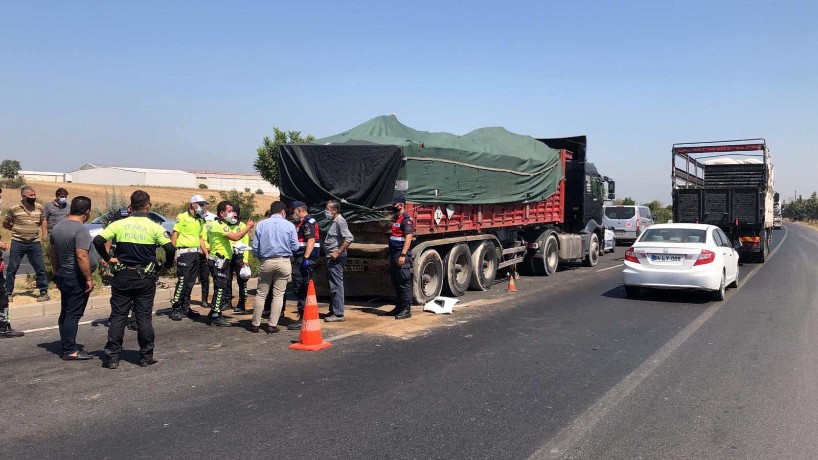 Korkunç kaza! Arıza yapan otomobil, TIR'a çarptı: 1 ölü,3 yaralı