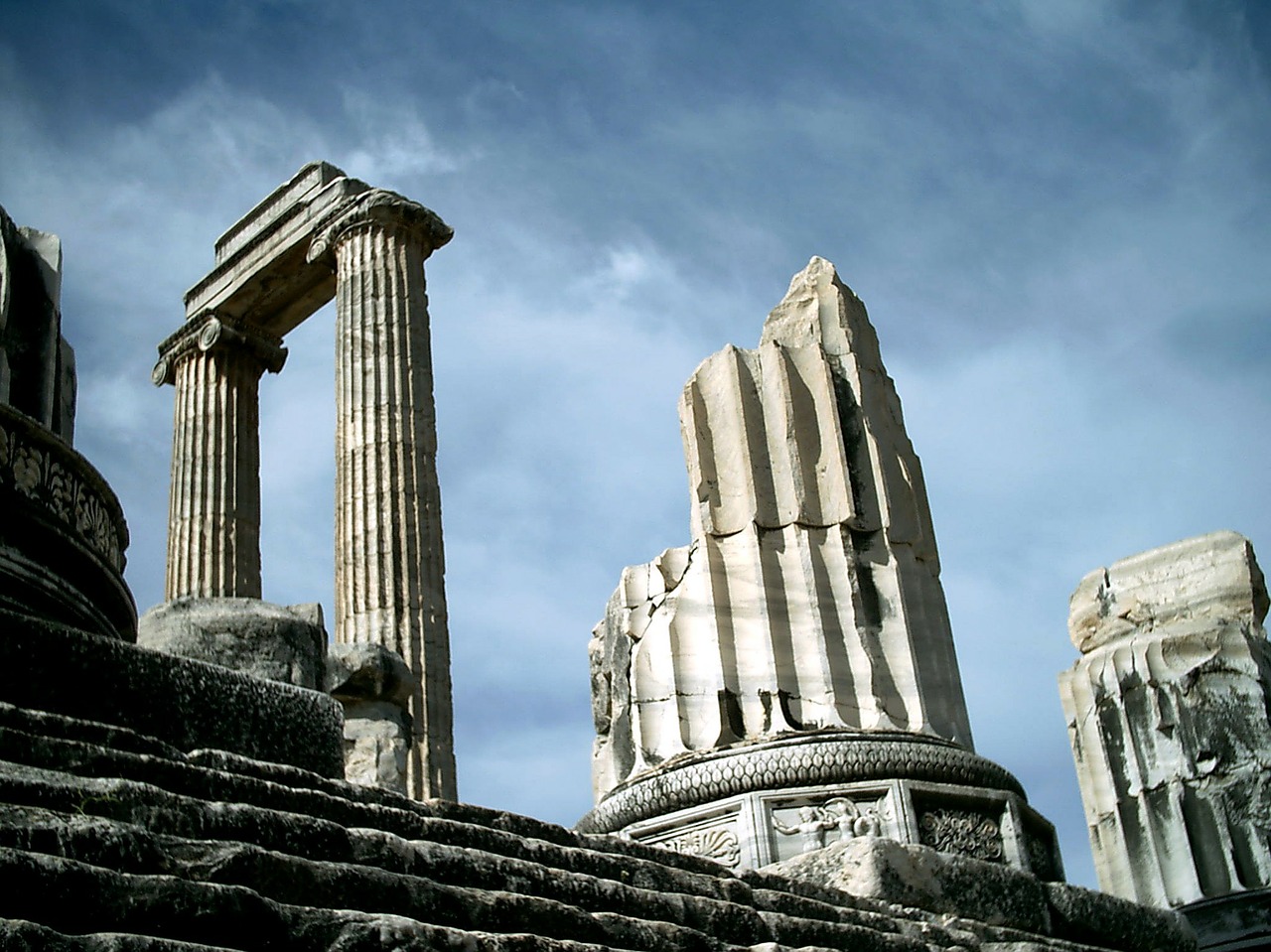 Tarihi Apollon Tapınağı ziyaretçi akınına uğruyor